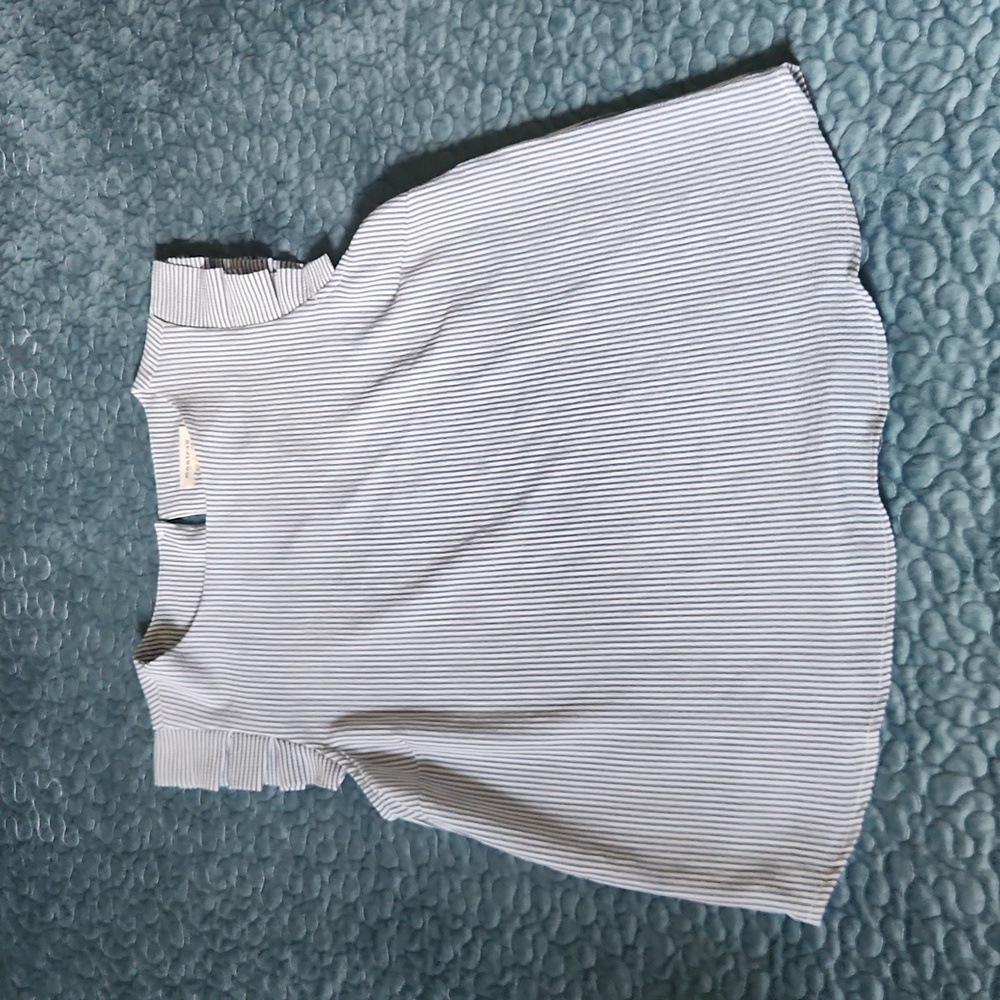 Cutsie top by Monteau
